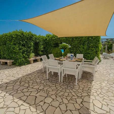 Villa Lisa With Huge Pool And Garden - Happy *