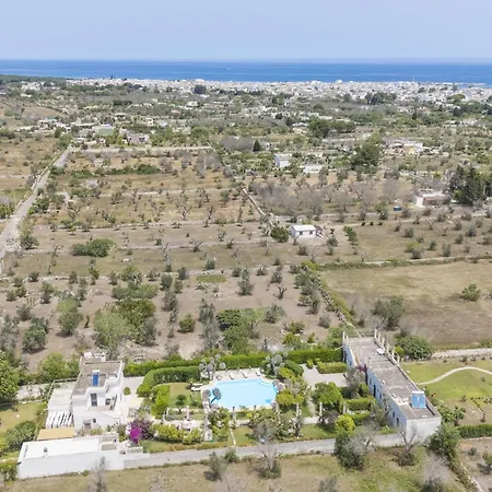 Lisa With Huge Pool And Garden - Happy