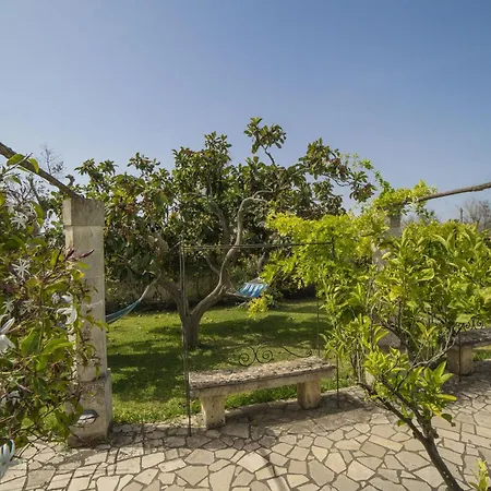 Вилла Lisa With Huge Pool And Garden - Happy Мелендуньо
