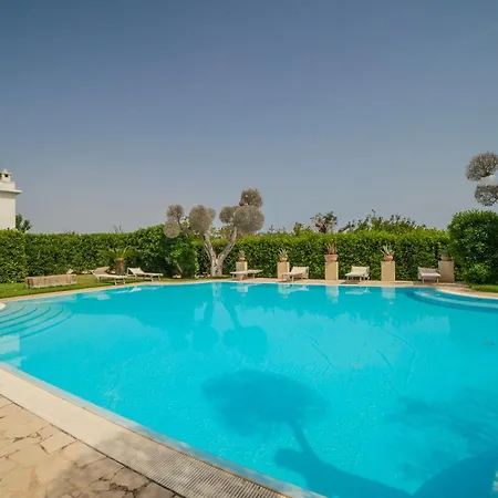 Lisa With Huge Pool And Garden - Happy Мелендуньо